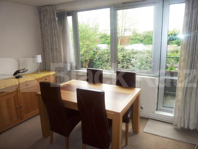 Fantastic two double bed apartment mins to regents park and camden tube Park Village East, Regents Park